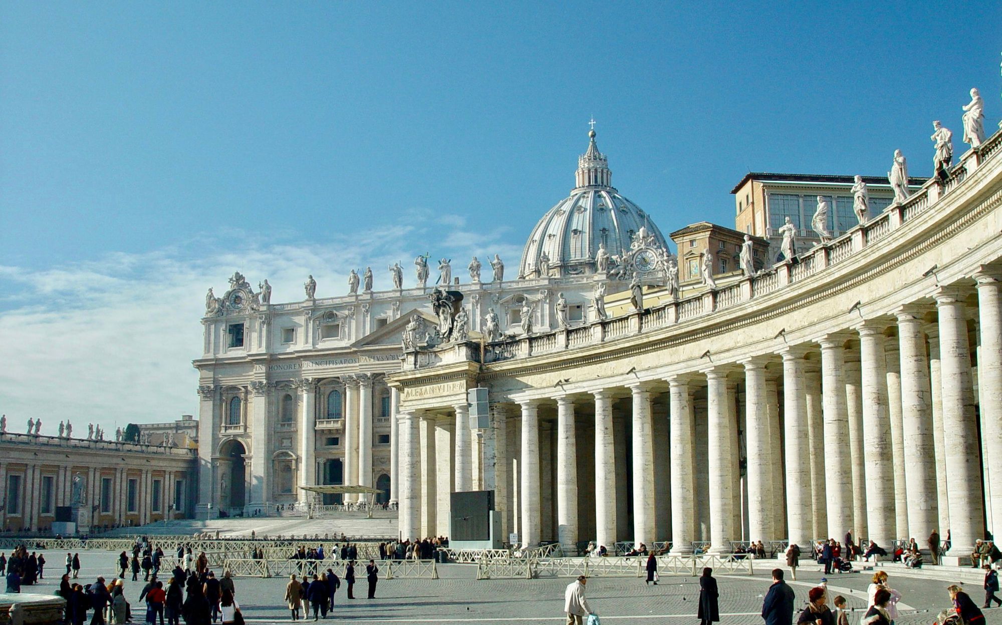 Obirek o sprawie Dziwisza: Watykan zamiata sprawę pod dywan